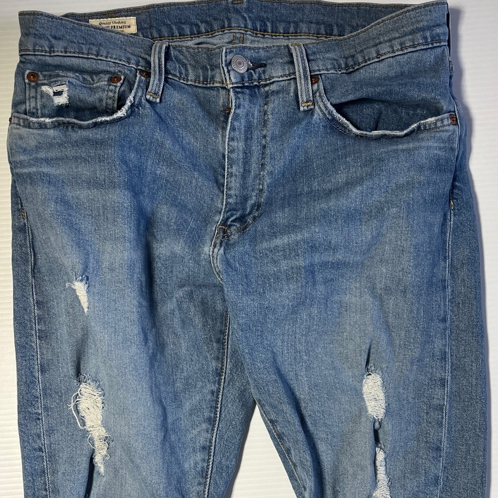 Levi's Relaxed Fit Light Blue Distressed Jeans